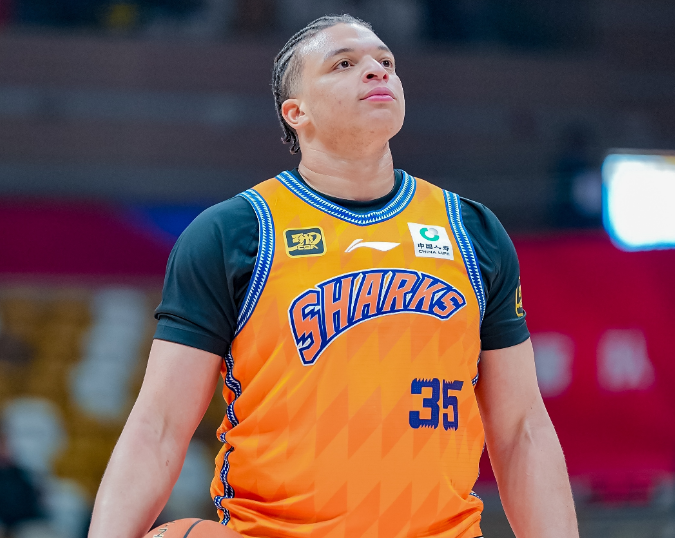 竞技宝下载-上海双杀北控成20胜第2队 洛夫顿24+10豪斯首秀21+6+6+5